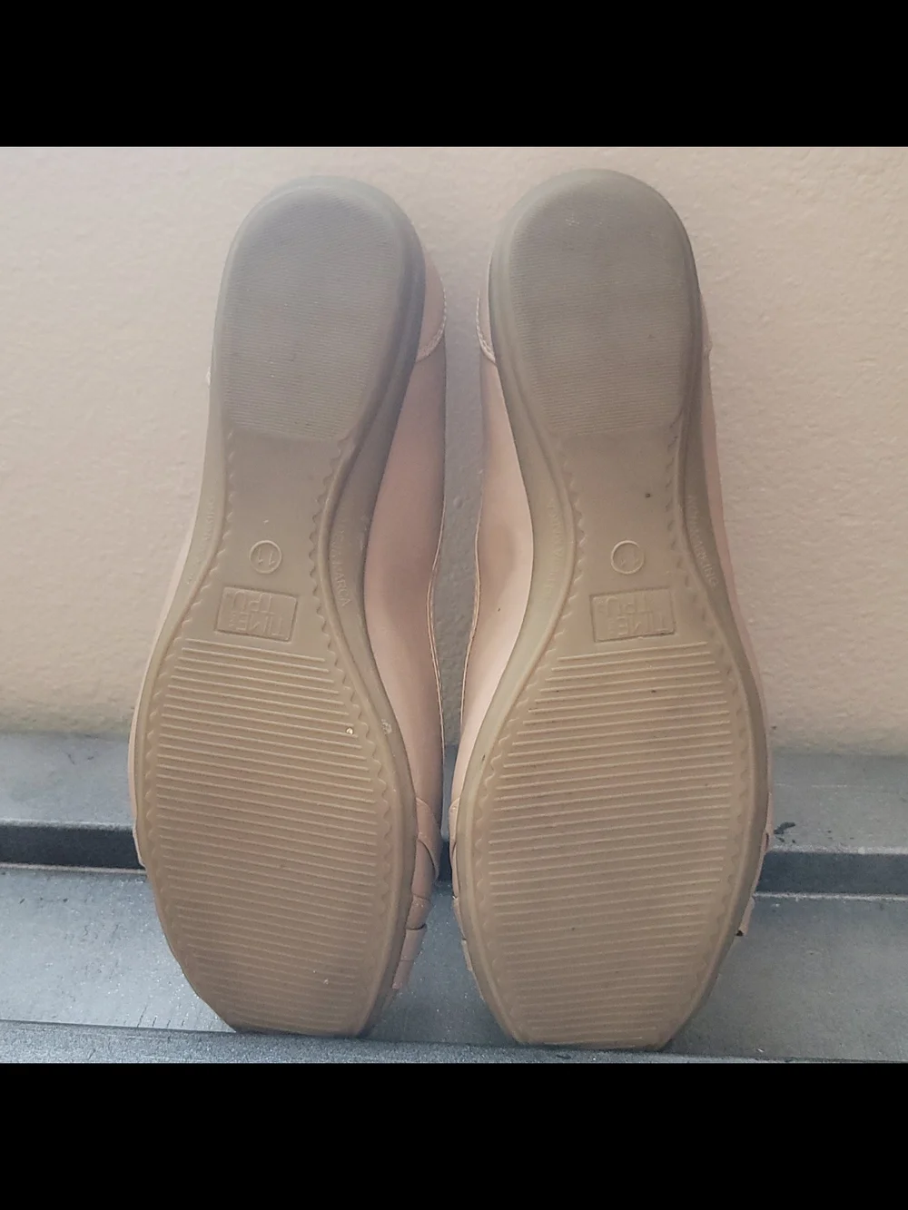 Women's Nude Ballet Flats with Textured Toe Sz 11